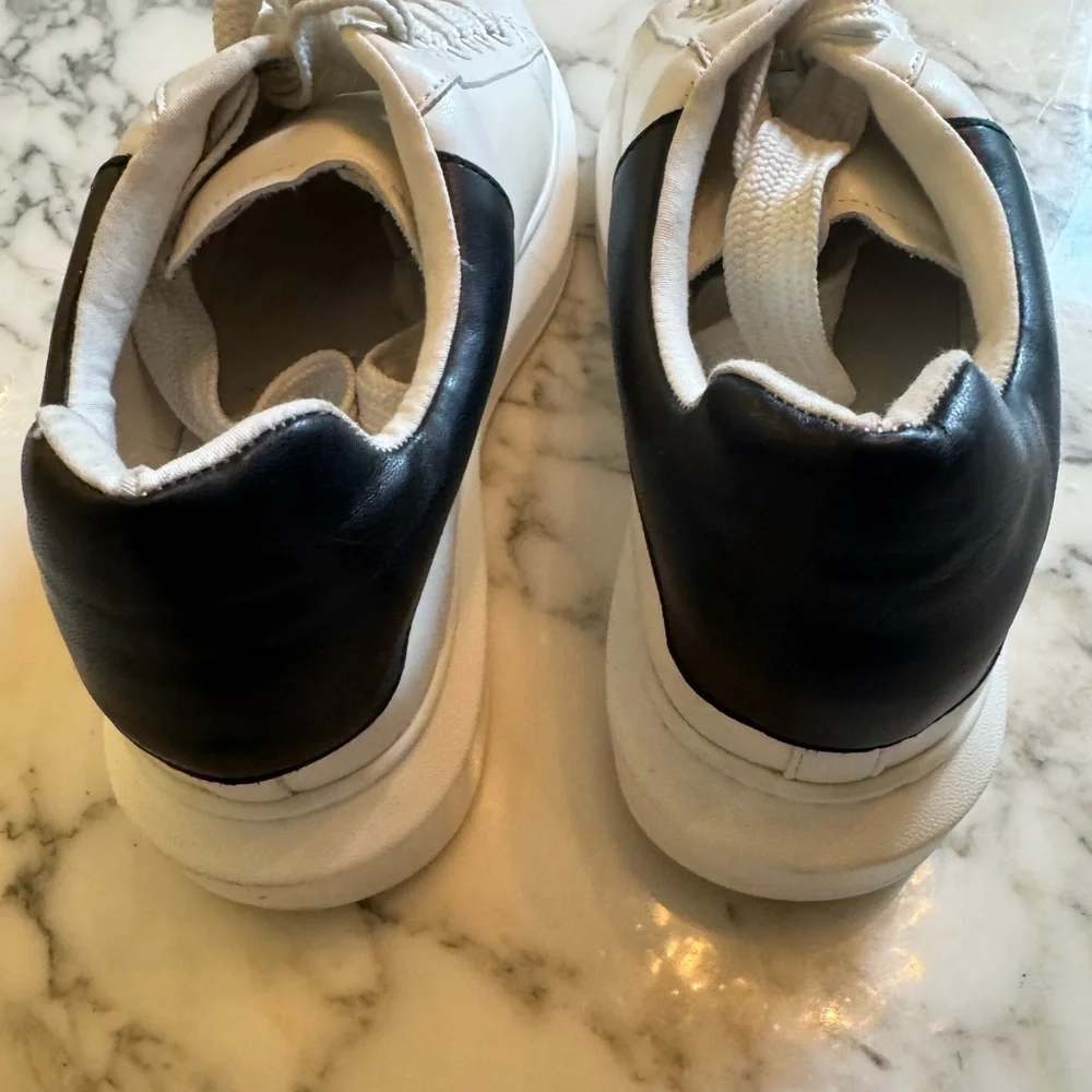 NWOT Steve Madden Gaines White/Black Faux Leather Platform Sneakers Women’s 11M